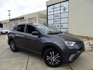 2017 Toyota RAV4 JTMZFREV0HJ708415 2017 Toyota RAV4