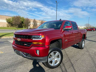 2018 Chevrolet Silverado 1500 LT 3GCUKREC3JG526056 2018 Chevrolet Silverado 1500 LT