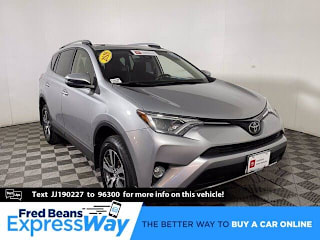 2018 Toyota RAV4 JTMRFREV7JJ190227 2018 Toyota RAV4