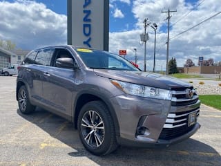 2019 Toyota Highlander LE 5TDBZRFH8KS945701 2019 Toyota Highlander LE