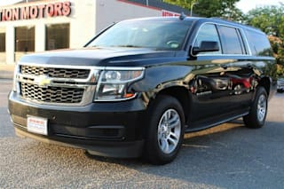 2017 Chevrolet Suburban LT 1500 1GNSKHKC4HR322647 2017 Chevrolet Suburban LT 1500