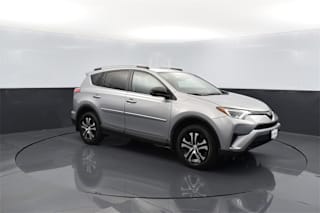 2018 Toyota RAV4 LE 2T3BFREV3JW730885 2018 Toyota RAV4 LE