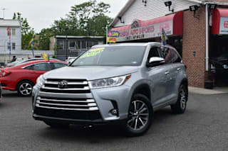 2018 Toyota Highlander XLE 5TDJZRFH2JS528066 2018 Toyota Highlander XLE