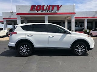 2017 Toyota RAV4 JTMZFREV0HD106936 2017 Toyota RAV4