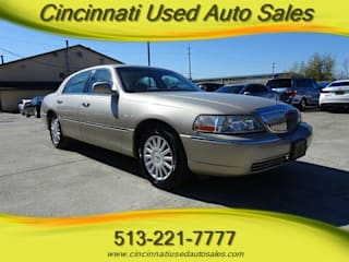 2005 Lincoln Town Car Signature 1LNHM81WX5Y630024 2005 Lincoln Town Car Signature