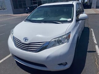 2014 Toyota Sienna XLE 8-Passenger 5TDYK3DC3ES447736 2014 Toyota Sienna XLE 8-Passenger