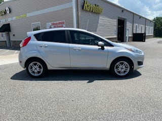 2018 Ford Fiesta SE 3FADP4EJ1JM122571 2018 Ford Fiesta SE