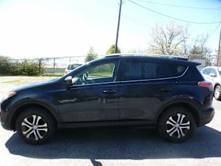 2017 Toyota RAV4 LE JTMBFREV3HJ125905 2017 Toyota RAV4 LE