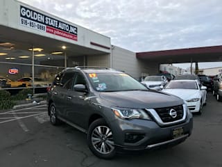 2017 Nissan Pathfinder S 5N1DR2MM9HC900272 2017 Nissan Pathfinder S