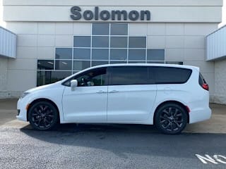2019 Chrysler Pacifica Touring Plus 2C4RC1FG6KR508572 2019 Chrysler Pacifica Touring Plus