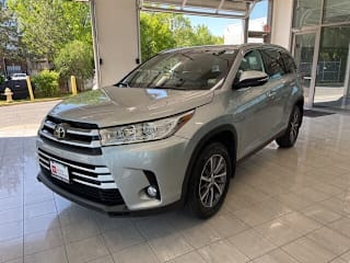 2019 Toyota Highlander XLE 5TDJZRFHXKS609897 2019 Toyota Highlander XLE
