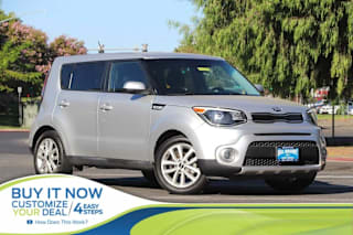 2018 Kia Soul + KNDJP3A53J7608468 2018 Kia Soul +