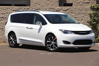 2018 Chrysler Pacifica Limited 2C4RC1GG1JR107427 2018 Chrysler Pacifica Limited