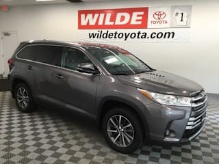 2019 Toyota Highlander XLE 5TDJZRFH2KS596479 2019 Toyota Highlander XLE