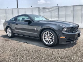 2014 Ford Mustang V6 1ZVBP8AM1E5235213 2014 Ford Mustang V6