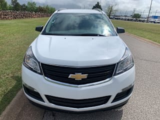 2017 Chevrolet Traverse LS 1GNKRFKD1HJ167644 2017 Chevrolet Traverse LS