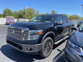 2018 Nissan Titan Platinum Reserve 1N6AA1E52JN510556 2018 Nissan Titan Platinum Reserve
