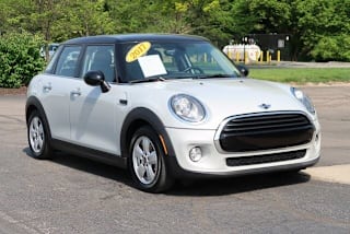 2017 MINI Hardtop 4 Door Cooper WMWXU1C57H2E18300 2017 MINI Hardtop 4 Door Cooper