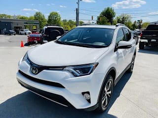 2018 Toyota RAV4 XLE JTMWFREV7JD115657 2018 Toyota RAV4 XLE
