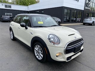 2018 MINI Hardtop 4 Door Cooper S WMWXU3C56J2F50241 2018 MINI Hardtop 4 Door Cooper S
