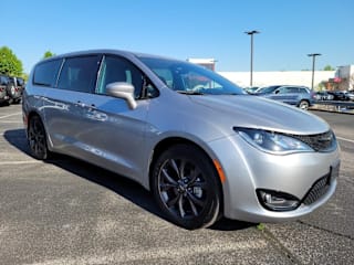 2019 Chrysler Pacifica Touring Plus 2C4RC1FG7KR567002 2019 Chrysler Pacifica Touring Plus
