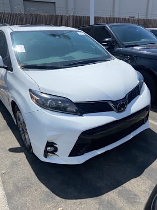 2018 Toyota Sienna SE 8-Passenger 5TDXZ3DC6JS924399 2018 Toyota Sienna SE 8-Passenger
