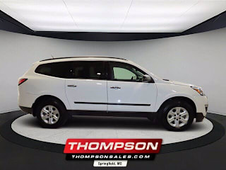 2017 Chevrolet Traverse LS 1GNKRFED4HJ145455 2017 Chevrolet Traverse LS