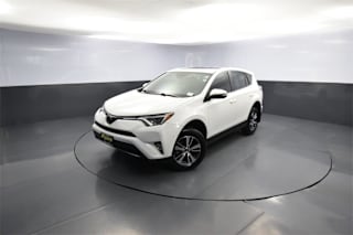 2018 Toyota RAV4 XLE JTMWFREV8JJ170846 2018 Toyota RAV4 XLE