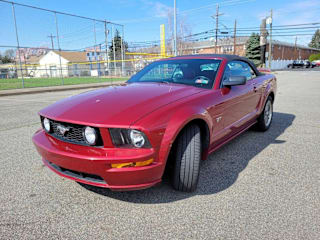 2005 Ford Mustang GT Deluxe 1ZVFT85H555185426 2005 Ford Mustang GT Deluxe