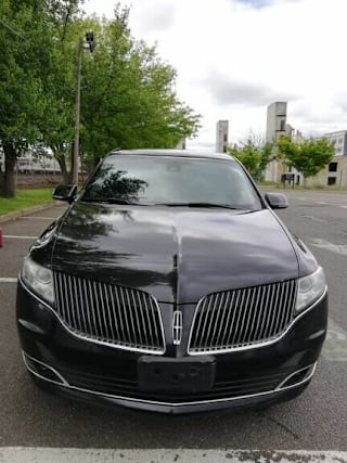 2015 Lincoln MKT Town Car Livery Fleet 2LMHJ5NKXFBL00921 2015 Lincoln MKT Town Car Livery Fleet