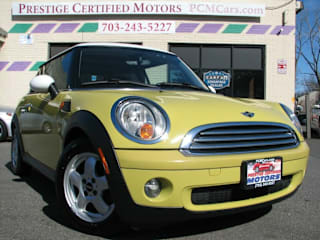 2010 MINI Cooper Base WMWMF3C57ATZ64701 2010 MINI Cooper Base