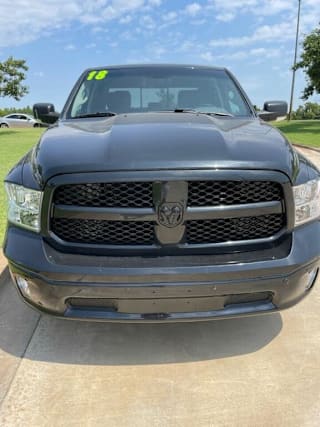 2018 Ram Pickup 1500 SLT 1C6RR6LT2JS341063 2018 Ram Pickup 1500 SLT