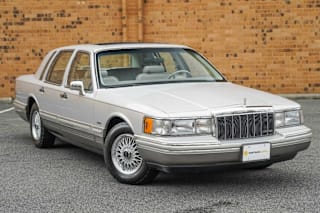 1992 Lincoln Town Car Cartier 1LNLM83W1NY710142 1992 Lincoln Town Car Cartier
