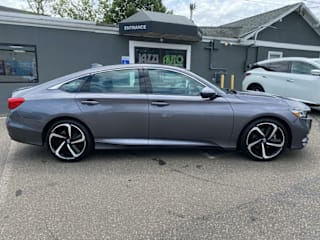 2018 Honda Accord Sport 1HGCV1F3XJA005077 2018 Honda Accord Sport