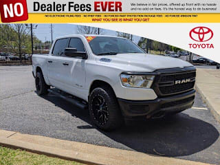2019 Ram Pickup 1500 1C6RREGT8KN666823 2019 Ram Pickup 1500