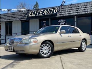 2006 Lincoln Town Car Signature 1LNHM81W06Y648579 2006 Lincoln Town Car Signature