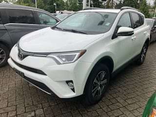 2017 Toyota RAV4 XLE 2T3RFREV8HW612033 2017 Toyota RAV4 XLE