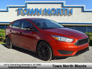 2018 Ford Focus SE 1FADP3K21JL320270 2018 Ford Focus SE