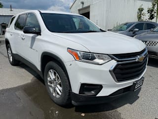 2018 Chevrolet Traverse LS 1GNERFKW9JJ270010 2018 Chevrolet Traverse LS