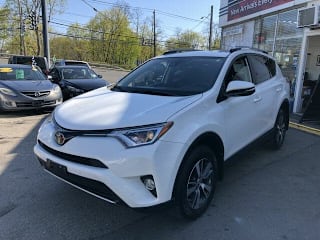 2017 Toyota RAV4 XLE JTMRFREV8HJ110587 2017 Toyota RAV4 XLE