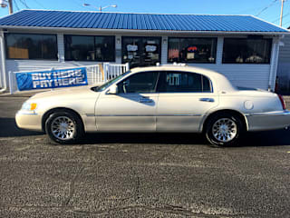 2002 Lincoln Town Car 1LNHM83W02Y604458 2002 Lincoln Town Car