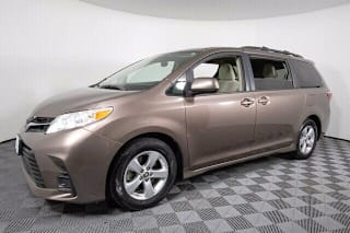 2018 Toyota Sienna LE 8-Passenger 5TDKZ3DC6JS906463 2018 Toyota Sienna LE 8-Passenger
