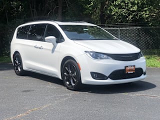2019 Chrysler Pacifica Limited 2C4RC1GG0KR714033 2019 Chrysler Pacifica Limited