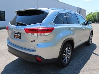 2019 Toyota Highlander XLE 5TDKZRFH1KS552655 2019 Toyota Highlander XLE
