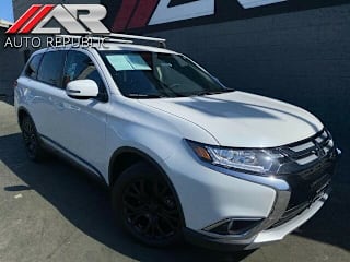 2017 Mitsubishi Outlander SE JA4AZ3A35HZ070700 2017 Mitsubishi Outlander SE