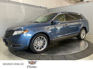 2018 Lincoln MKT Reserve 2LMHJ5AT8JBL00360 2018 Lincoln MKT Reserve