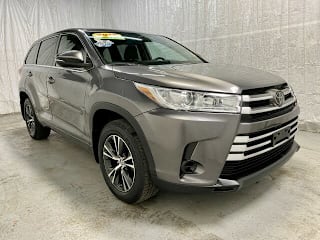 2018 Toyota Highlander LE 5TDBZRFH6JS865179 2018 Toyota Highlander LE