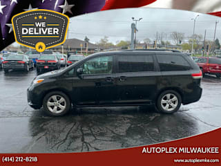 2011 Toyota Sienna LE 8-Passenger 5TDKK3DC8BS165531 2011 Toyota Sienna LE 8-Passenger