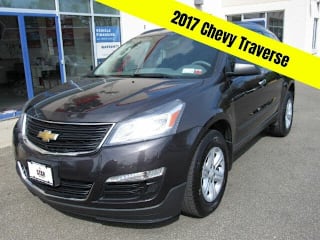 2017 Chevrolet Traverse LS 1GNKVFKD4HJ255762 2017 Chevrolet Traverse LS