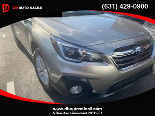 2018 Subaru Outback 2.5i Premium 4S4BSAFC1J3375448 2018 Subaru Outback 2.5i Premium